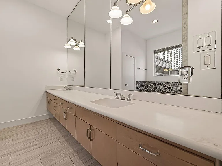 724 Ruthven St — Photo 38