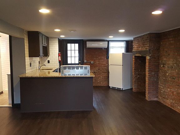 5th image of 18 Jewett Ave #1