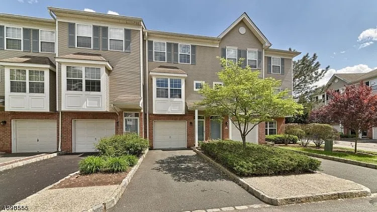 44 Greenbrook Dr photo 1