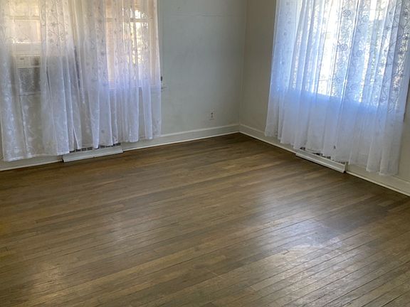 Front main living room wood flooring.