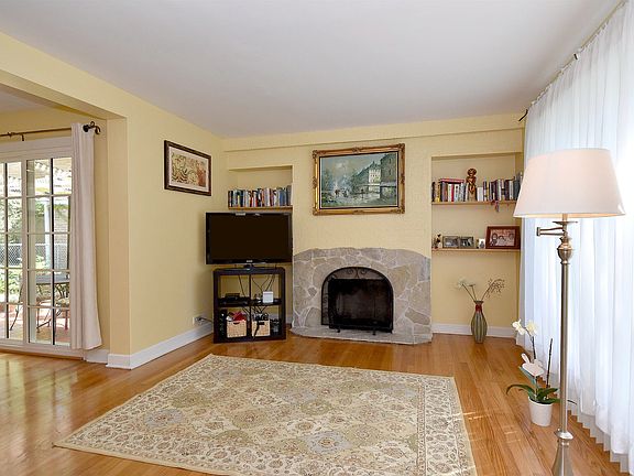 5th image of 1841 N 74th Ave