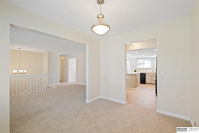 5641 S 140th Ave — Photo 6