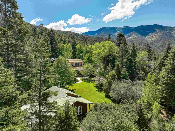 182 El Salto Rd, El Prado, NM 87529