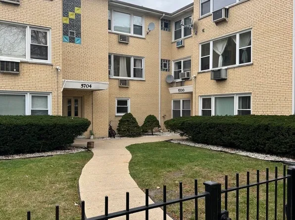 5700 W Montrose Ave APT 3D, Chicago, IL 60634