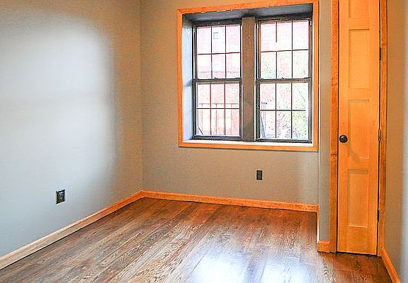 5th image of 202 Montrose Ave #2R