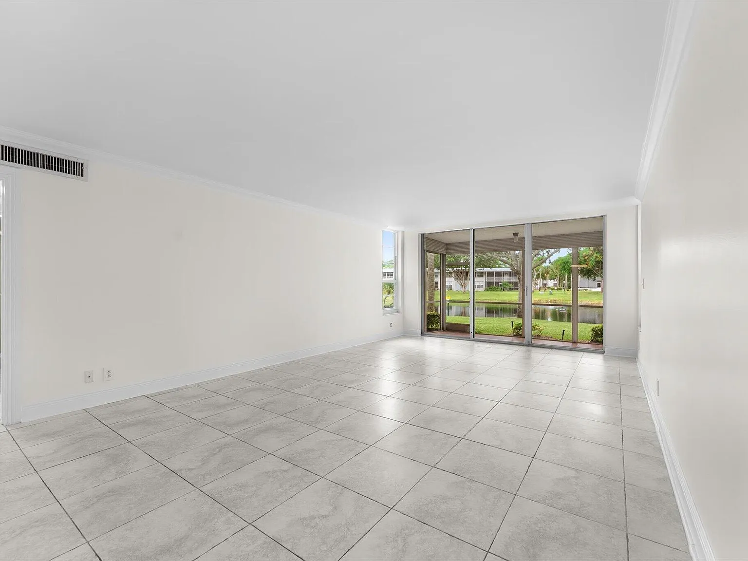 3 bed, 3.0 bath, 1620 sqft, $3,000 — Photo 2