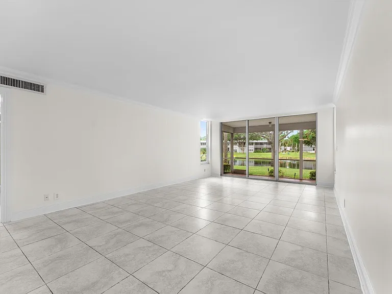 4240 Oaks Ter #103 — Photo 2