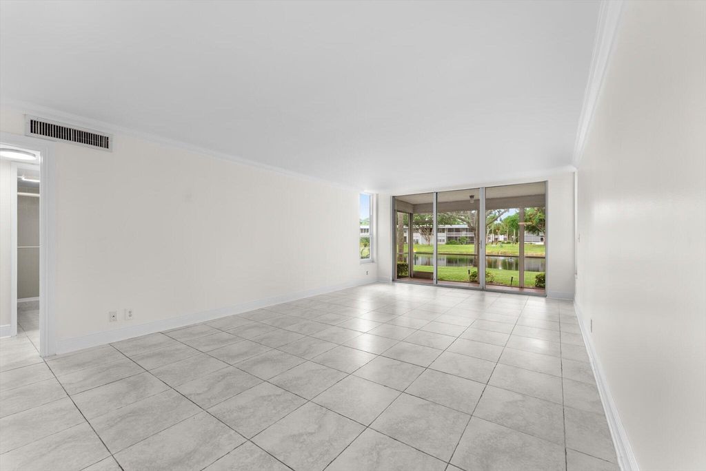4240 Oaks Ter APT 103, photo 2