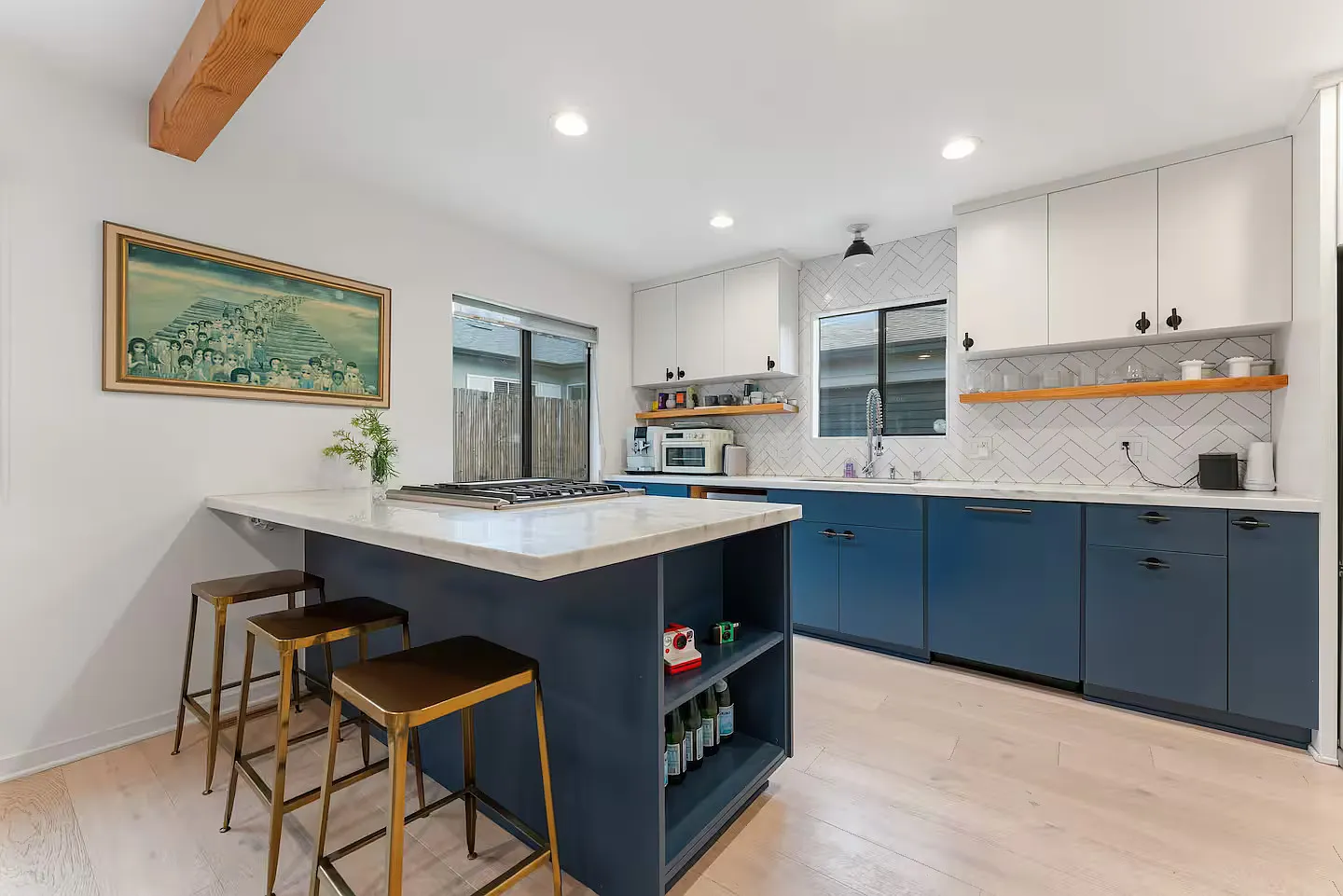 2 bed, 1300 sqft, $9,000 — Photo 4