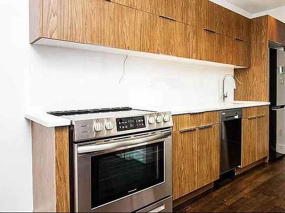 3rd image of 495 Saint Johns Pl #9A
