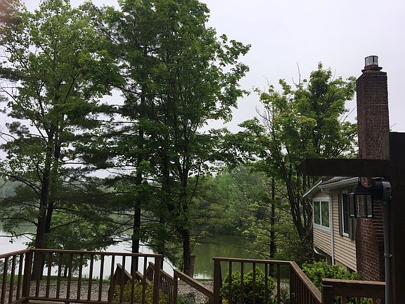 3rd image of 15572 Valley View Dr
