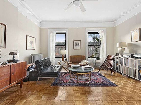 5th image of 379 Clinton St #Townhouse 1