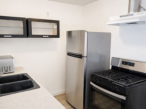 3rd image of 18620 Hatteras St Unit 271