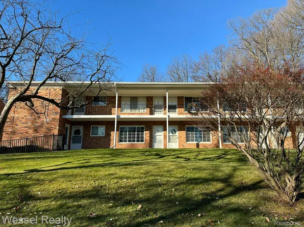 419 Prospect St APT 203, Romeo, MI 48065