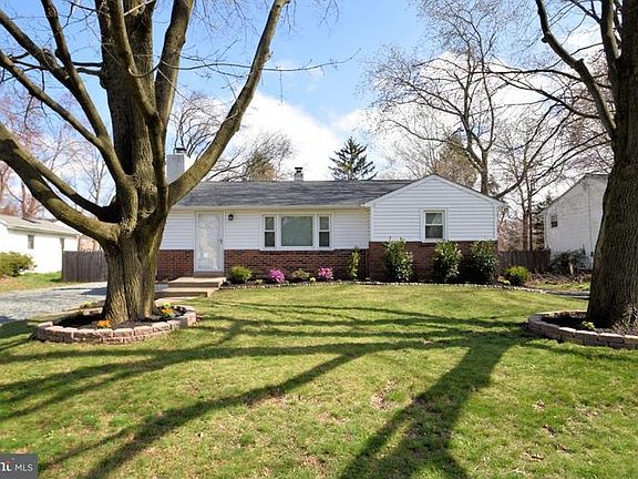 2nd image of 154 Upland Ave