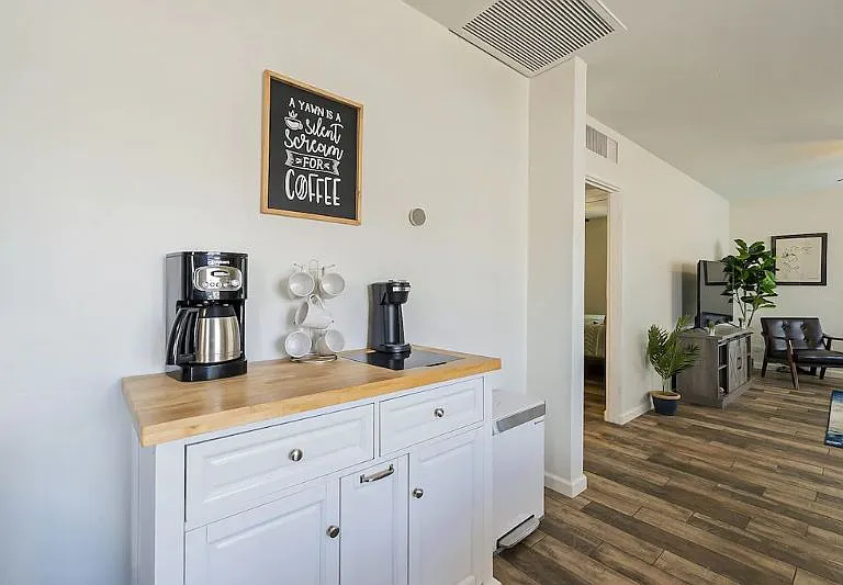 15 W Mission Ln — Photo 9