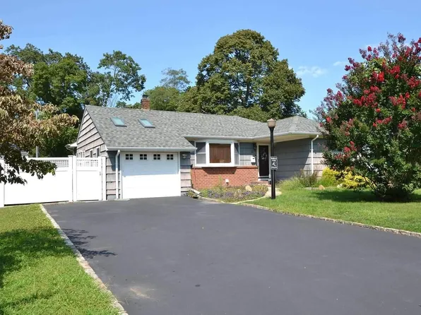 15 Stewart Street, East Islip, NY 11730