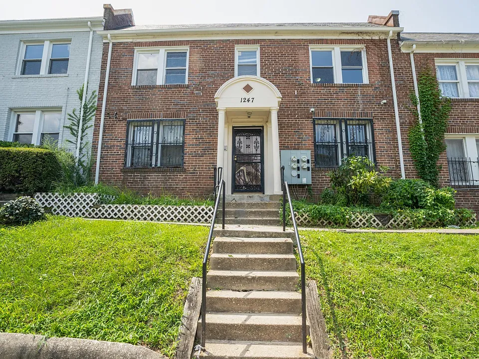 1247 Meigs Pl NE #1