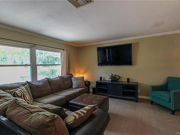 5th image of 566 NW Magnolia Cir