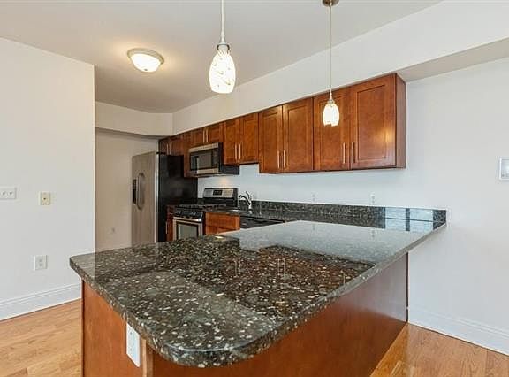 4th image of 125 43rd St APT 603