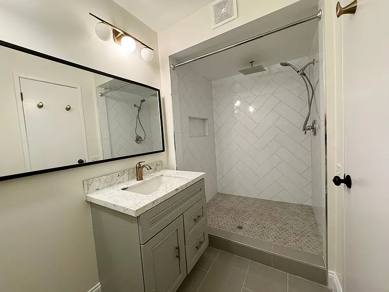 850 N Kings Rd #103 — Photo 12