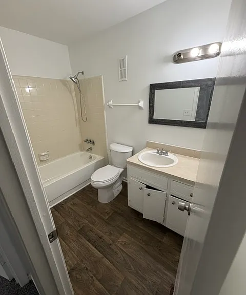 2430 Hampstead Dr — Photo 14