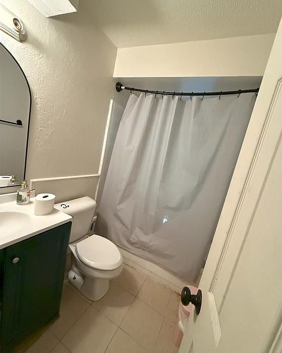 2nd image of 9205 NE 45th St