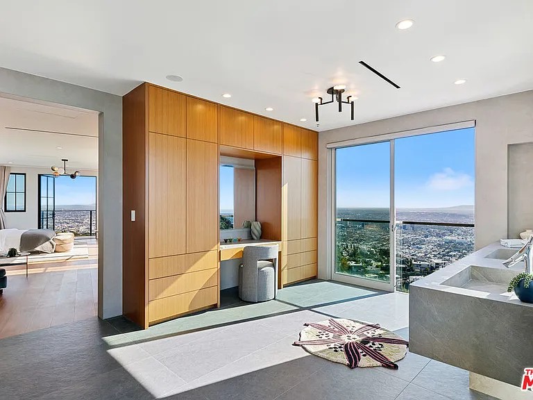 2020 Cyprean Dr — Photo 33