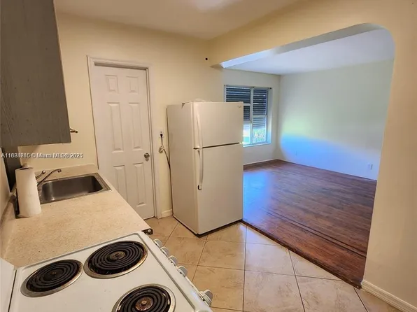 1843 Wiley St, Hollywood, FL 33020