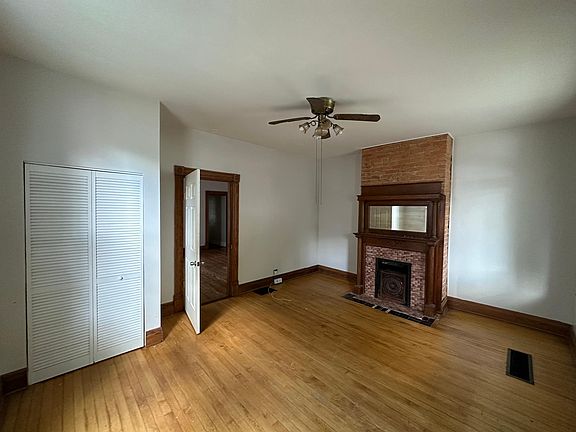 4th image of 130 Parker St