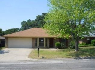 2119 Chapel Downs Dr, Arlington, TX 76017