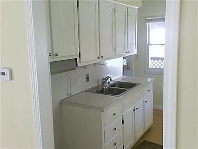 2nd image of 160 Caroline St