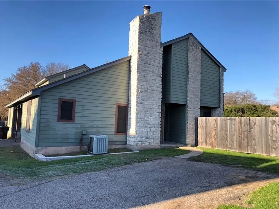 1703 Horseshoe Cir