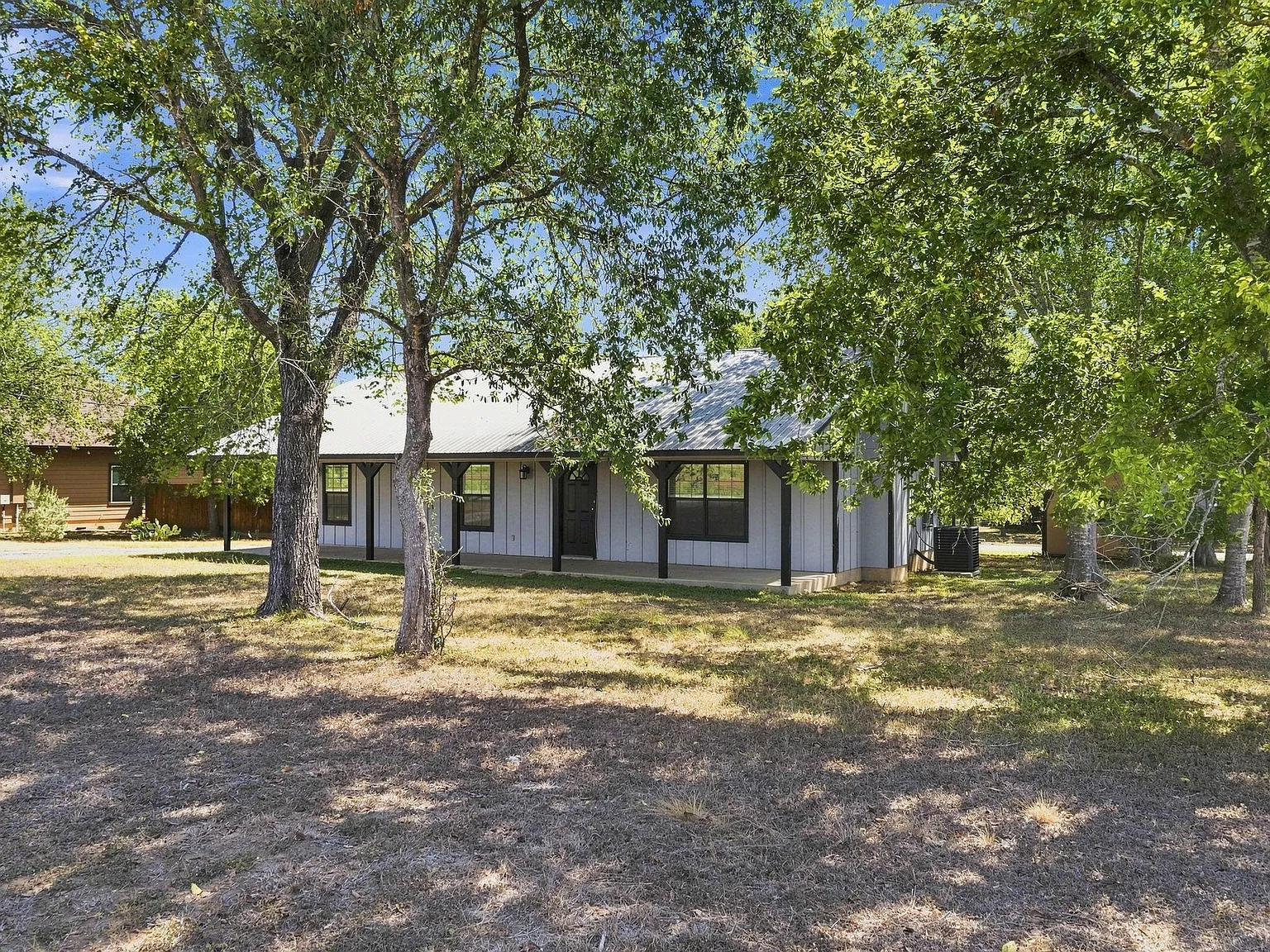3 bed, 2.0 bath, 1274 sqft, $1,800 — Photo 2