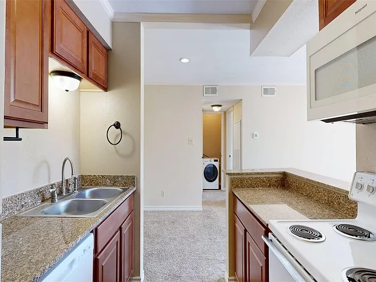 904 University Oaks Blvd #20 — Photo 6