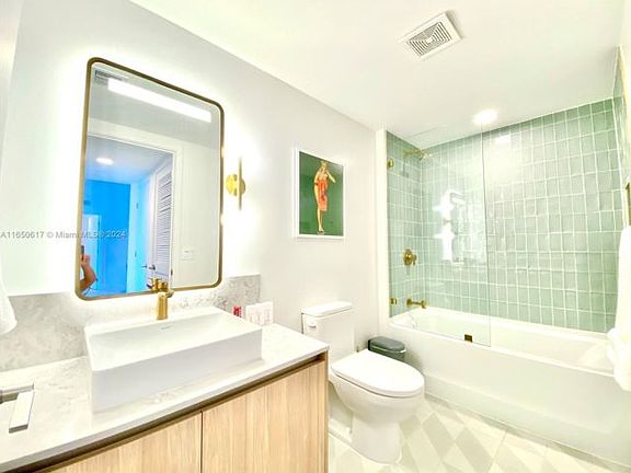 3rd image of 601 NE 1st Ave #3902