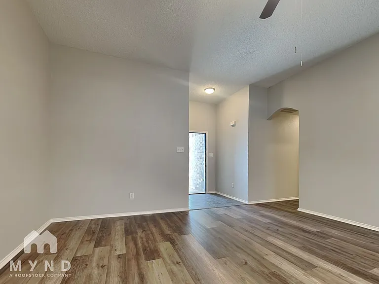 521 Denise St — Photo 8