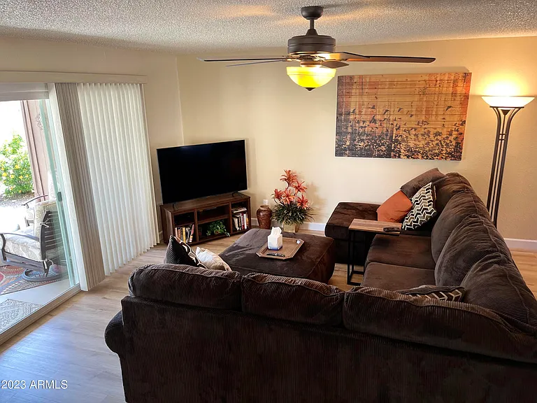 10409 E East Dr — Photo 6