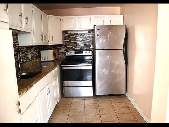 3rd image of 4300 W Ford City Dr APT 210