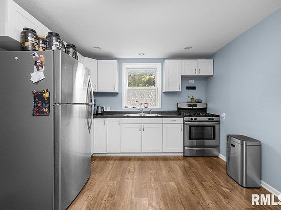 5th image of 3104 Fairview St