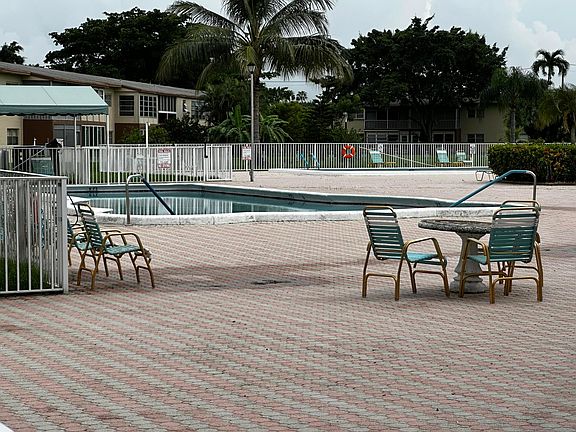 4th image of 7400 NW 5TH Place #105