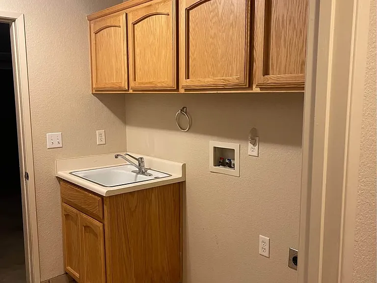 2413 Novi Dr — Photo 4