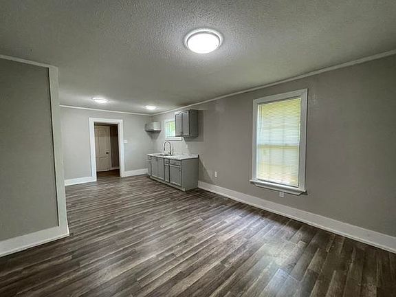 3rd image of 318 Simpson Ave