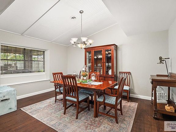 4th image of 2502 Jacaranda Dr