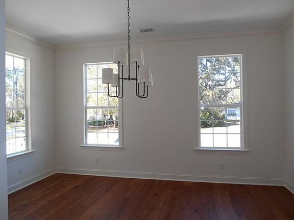 5th image of 306 Youngwood Dr