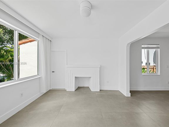 4th image of 565 NW 44th St