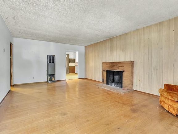2nd image of 406 15th St