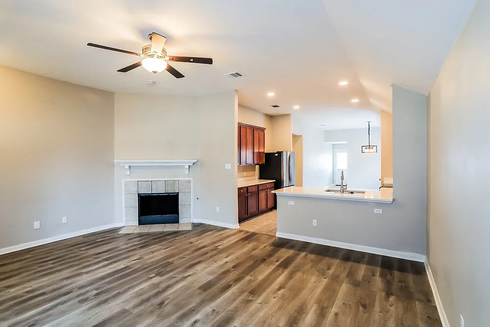 3 bed, 2.0 bath, 1669 sqft, $2,250 — Photo 4