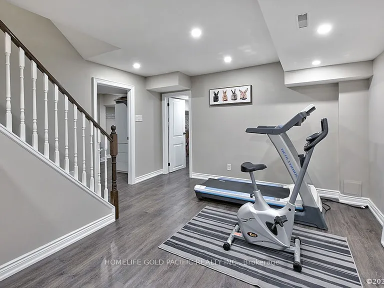 48 Havagal Cres — Photo 36