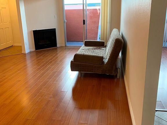 4th image of 12960 Moorpark St #2
